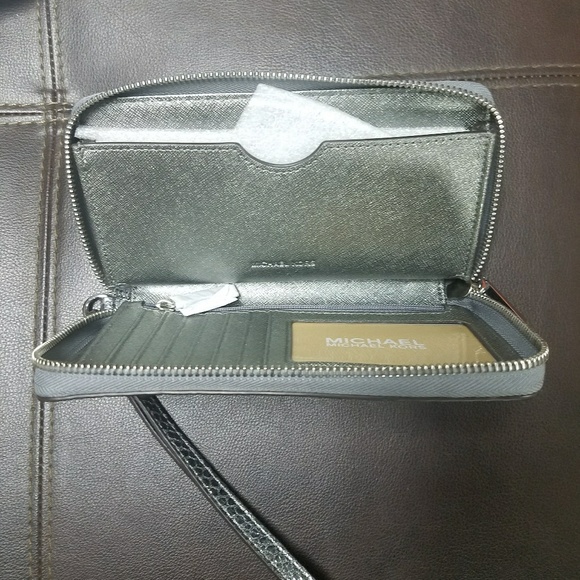 NWOT MK SNAKE EMBOSSED WRISTLET (SILVER) - Picture 2 of 3